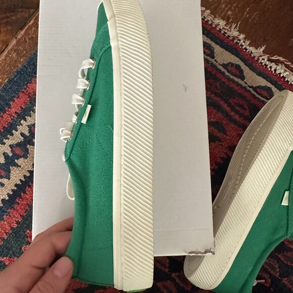 Cariuma green sneakers - Picture 2 of 3